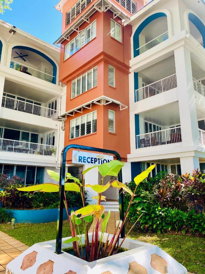 Beachview Apartments At Villa Paradiso Palm Cove Exterior photo