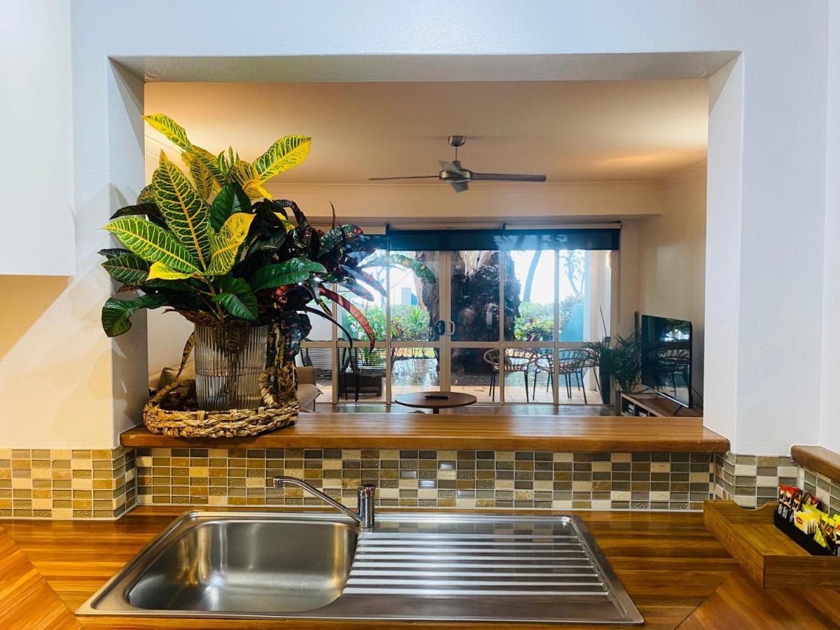 Beachview Apartments At Villa Paradiso Palm Cove Exterior photo