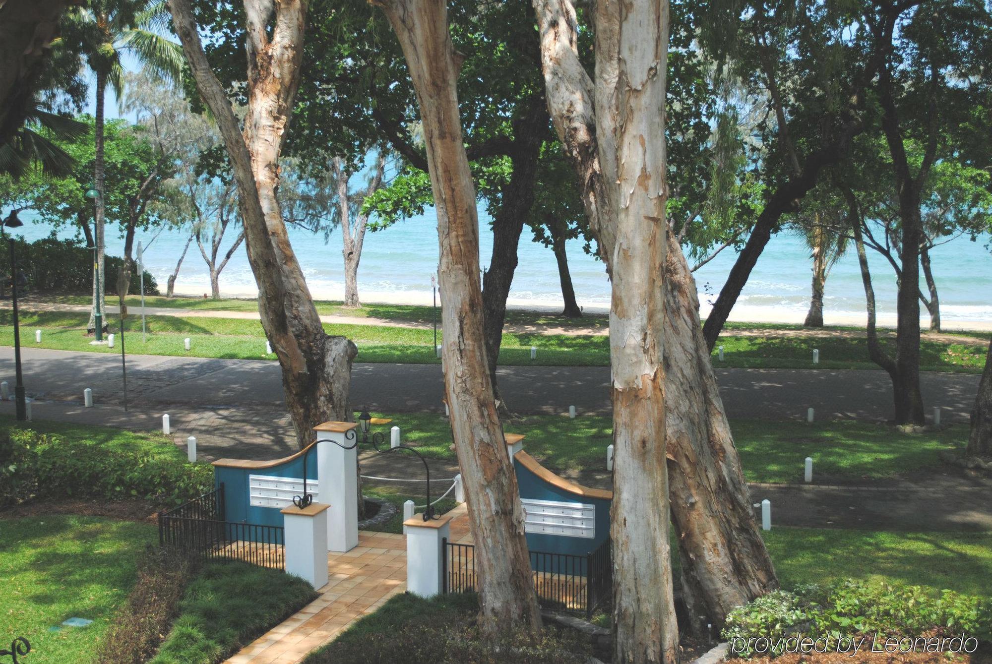 Beachview Apartments At Villa Paradiso Palm Cove Exterior photo