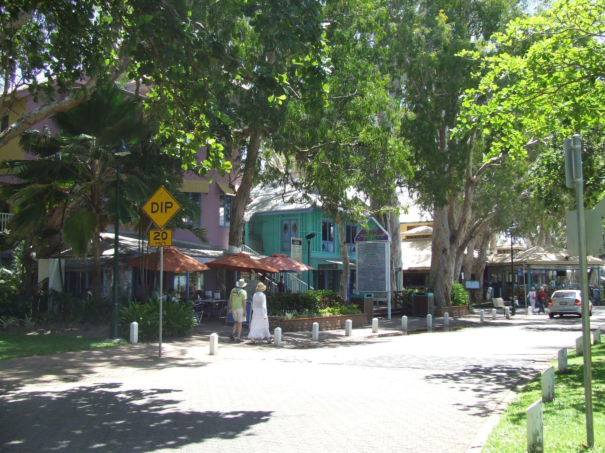 Beachview Apartments At Villa Paradiso Palm Cove Exterior photo