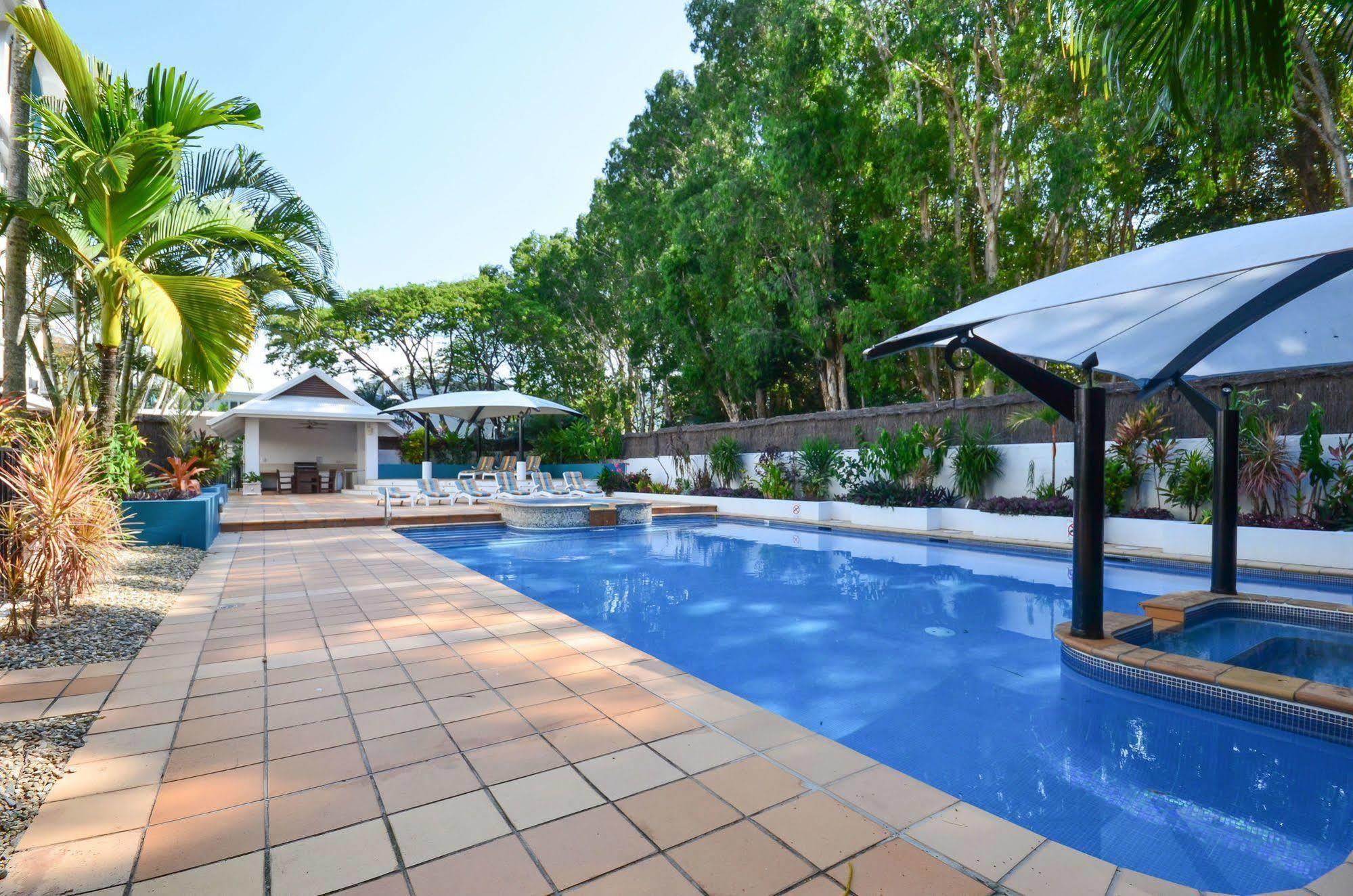 Beachview Apartments At Villa Paradiso Palm Cove Exterior photo