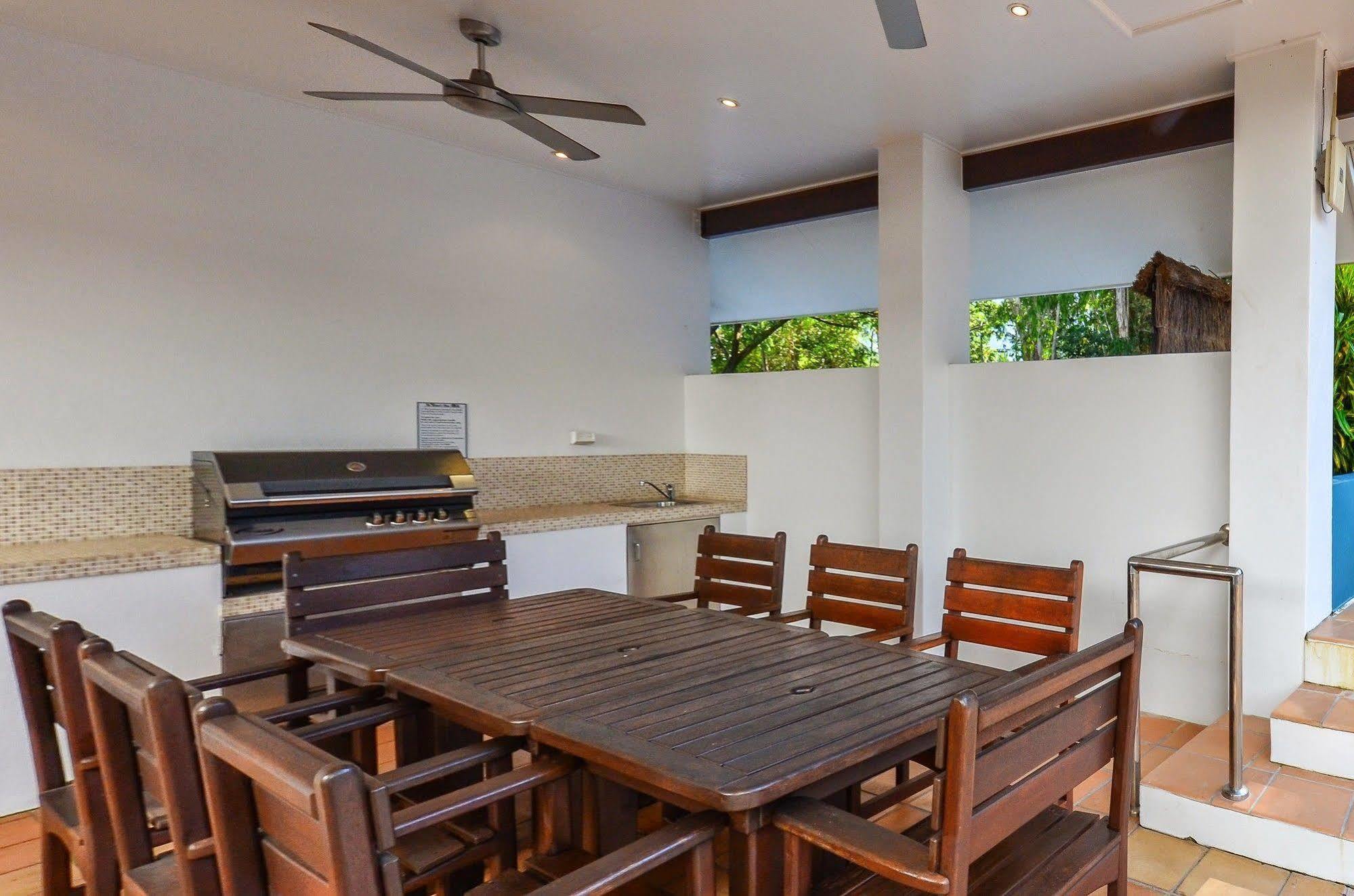 Beachview Apartments At Villa Paradiso Palm Cove Exterior photo